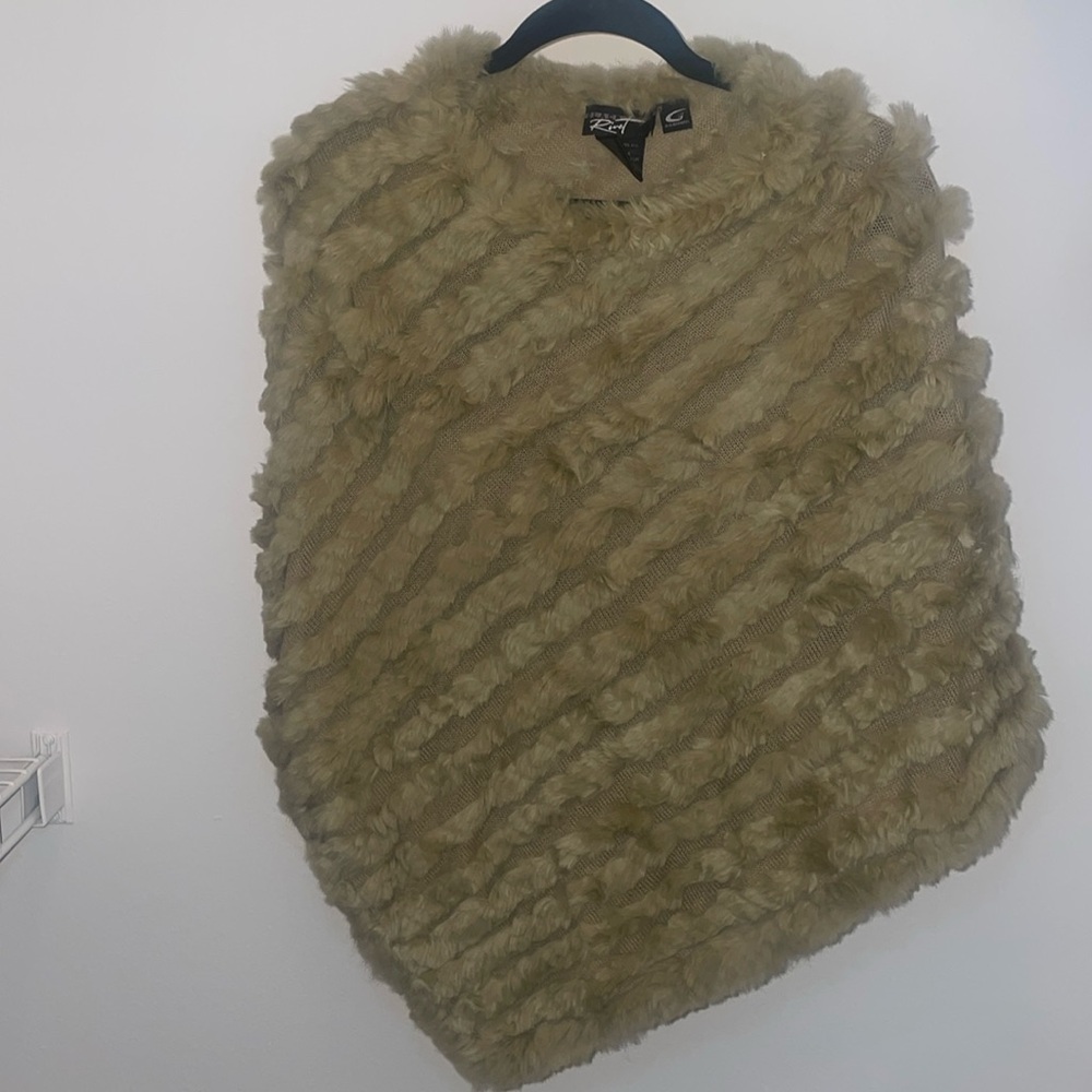 Black Rivet vintage fur poncho